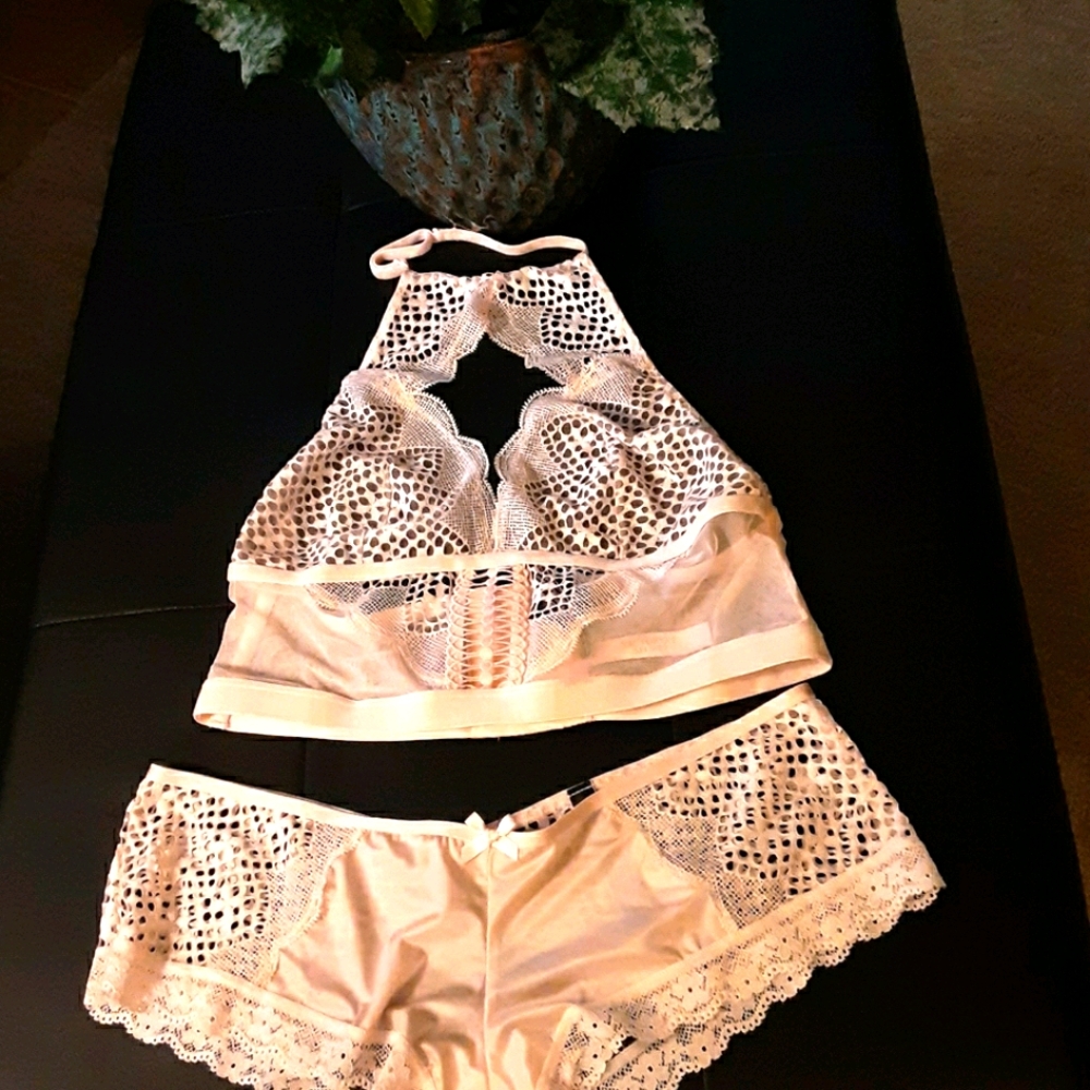 NWT VERY SEXY LINE V.S. MED LARGE